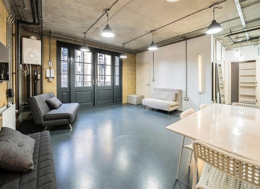 Flat New Inn Broadway in Greater London