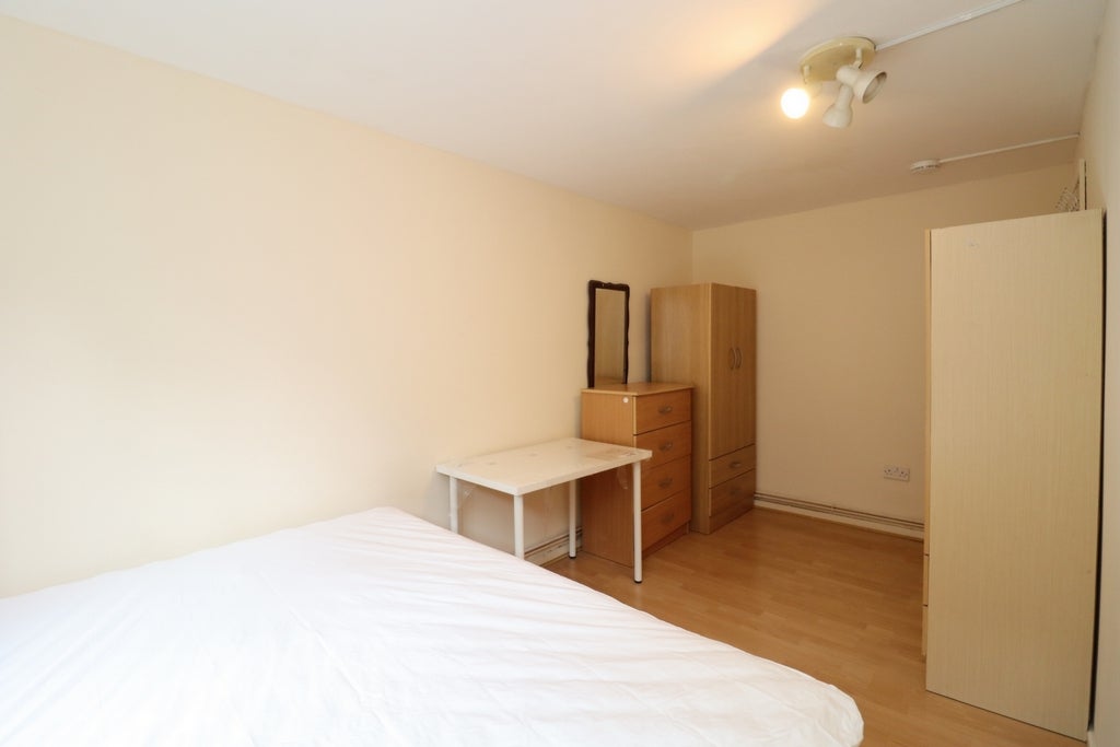 Room Globe Road in Greater London