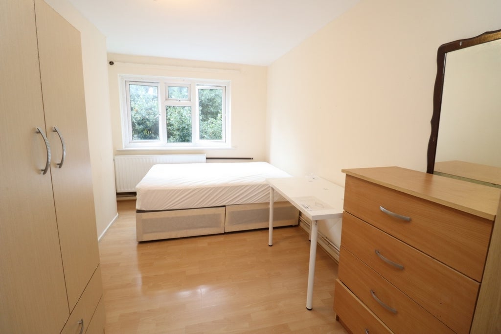 Room Globe Road in Greater London