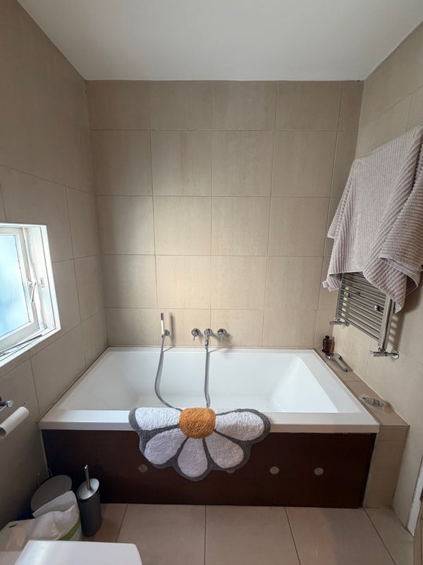 Room Brightwell Crescent in Greater London