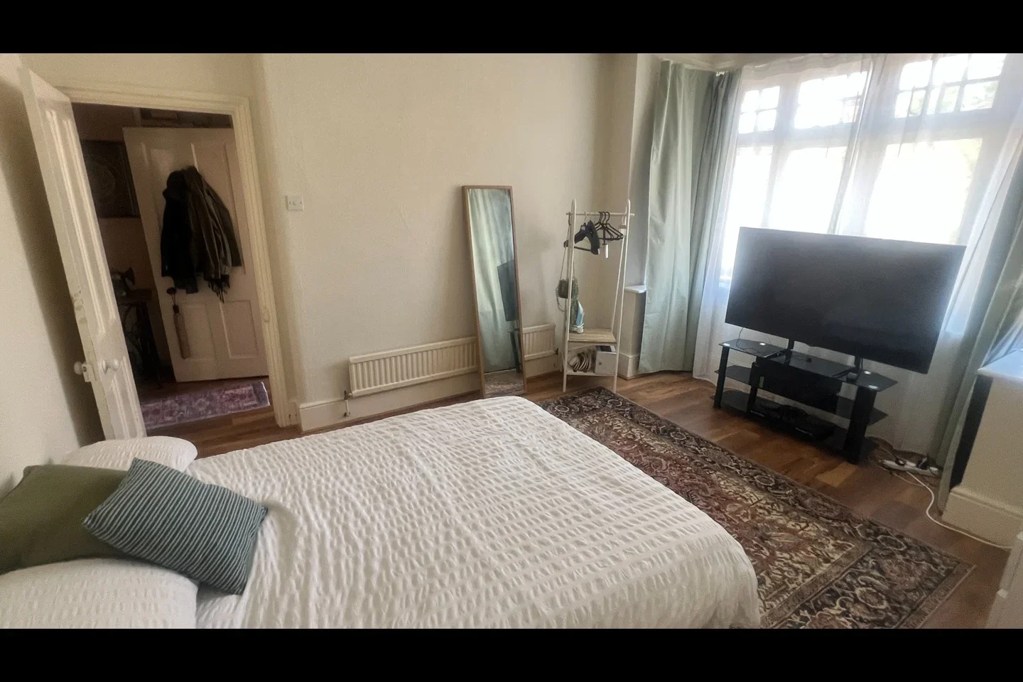 Room Dinsdale Road in Greater London