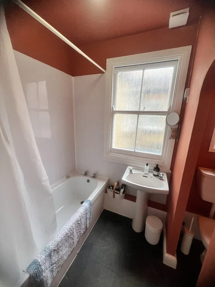 Room Dinsdale Road in Greater London