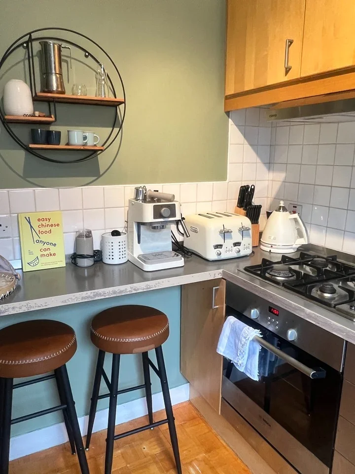 Room Dinsdale Road in Greater London