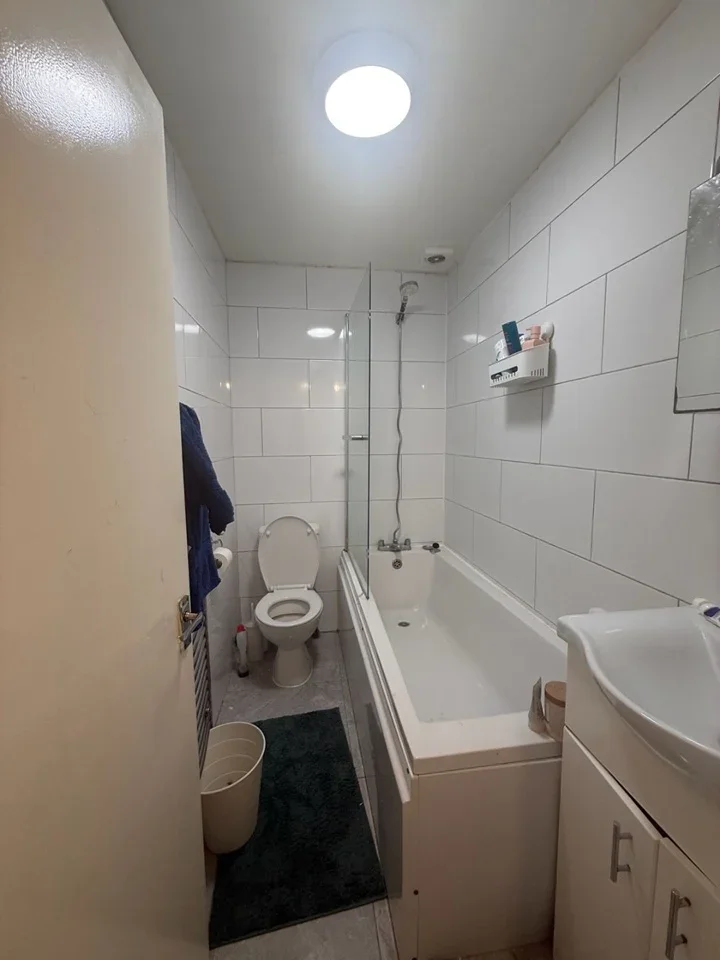 Flat Medwin Street in Greater London