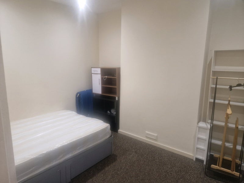 Room Brockley Road in Greater London