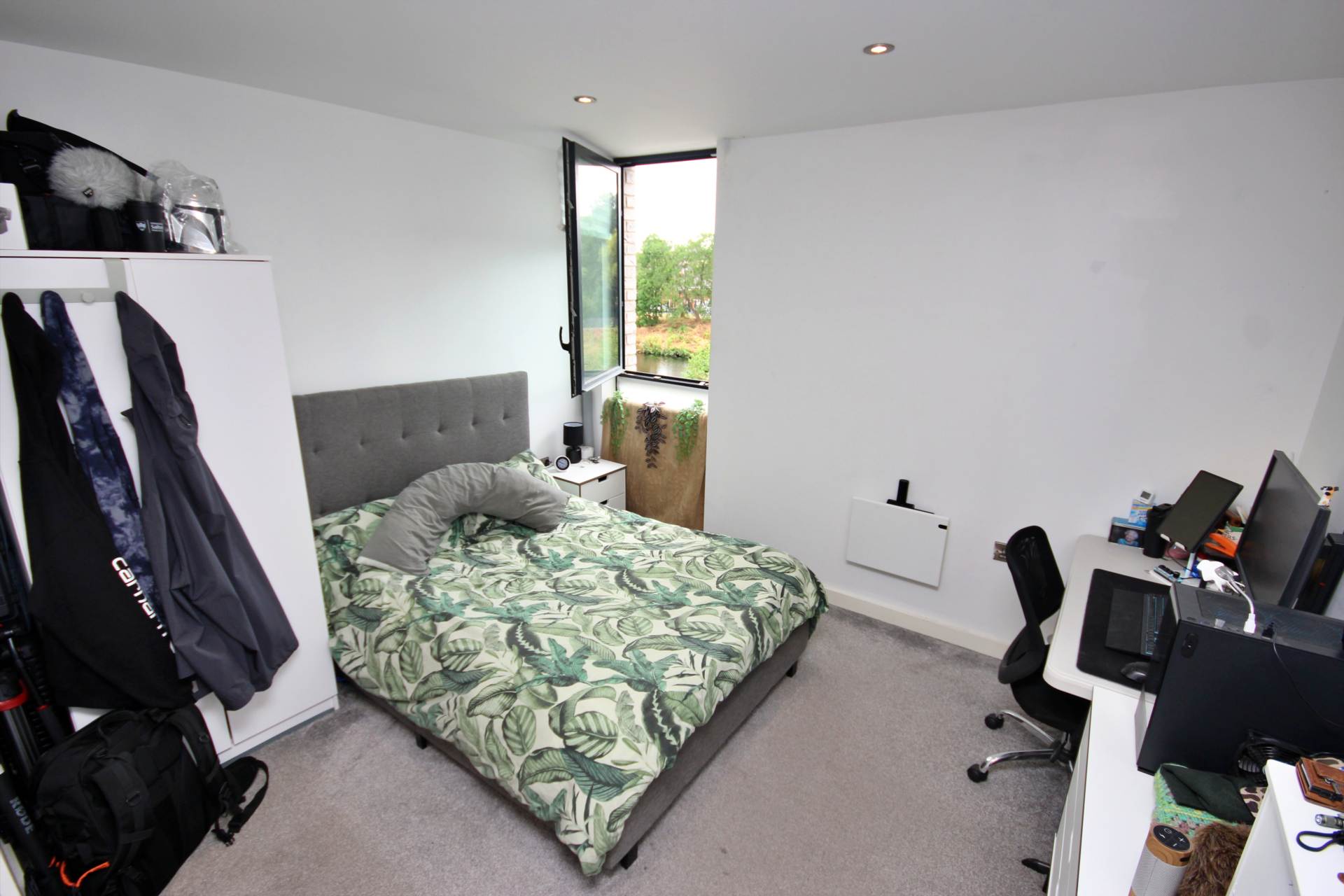 Flat Lower Broughton Road in Salford