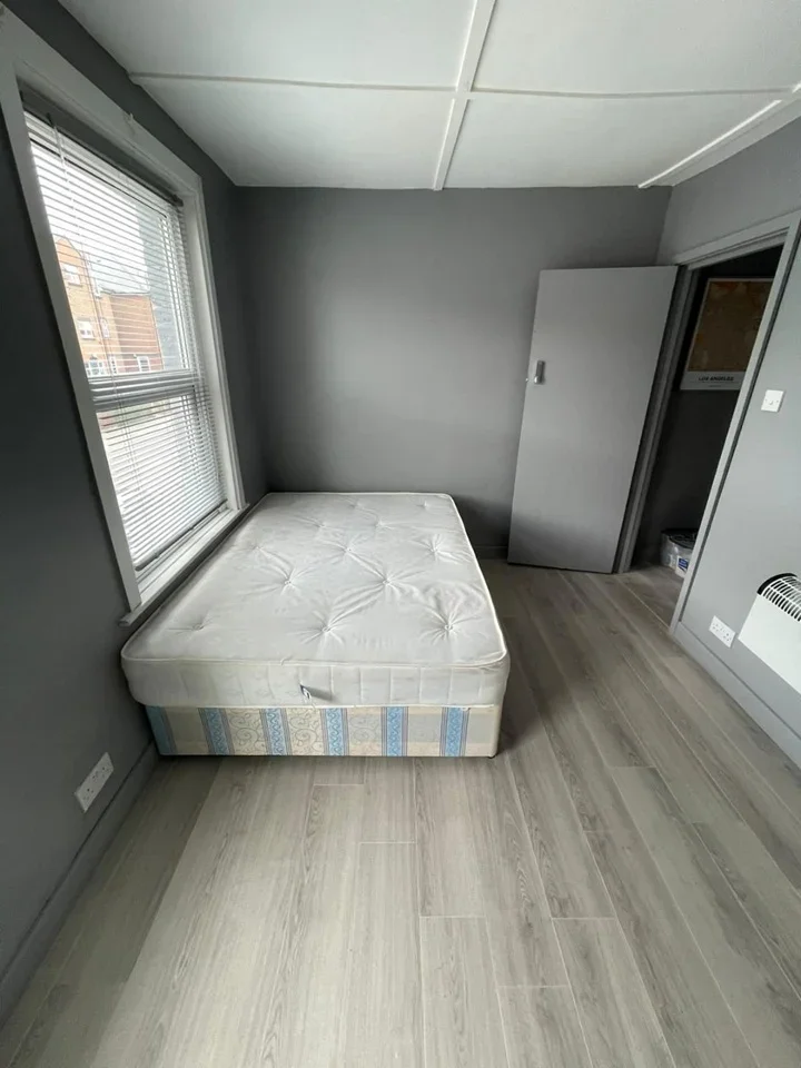 Flat Byron Road in Greater London