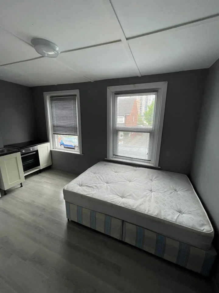Flat Byron Road in Greater London