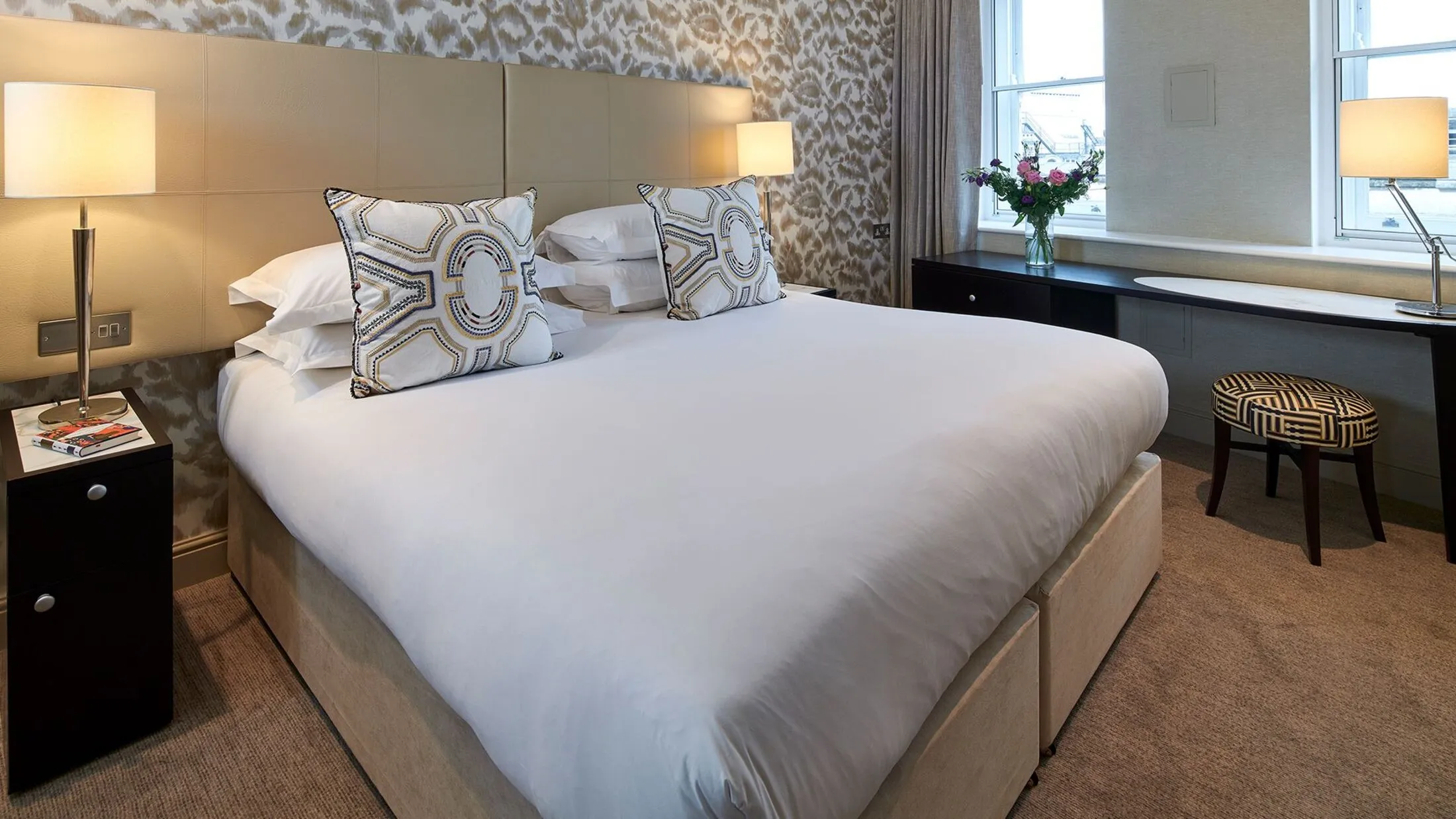 Flat Watling Street in City of London
