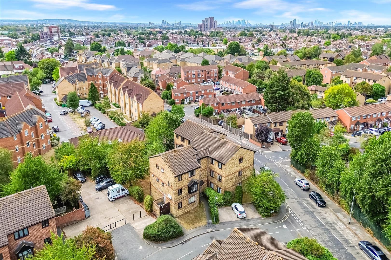Flat Blacksmith Close in Greater London
