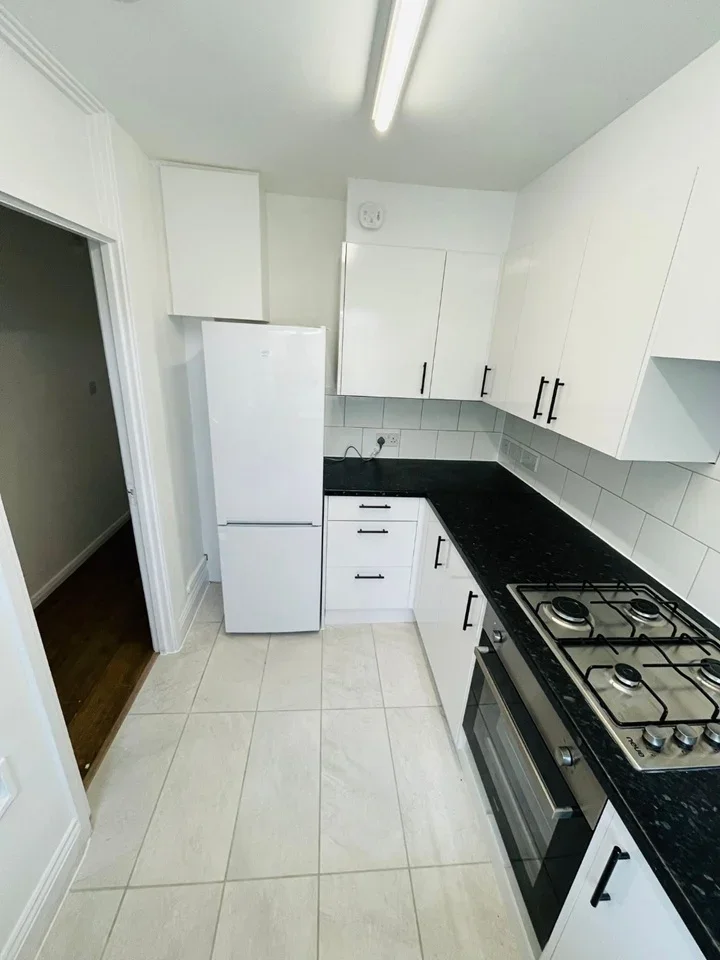 Room Victoria Road in Greater London