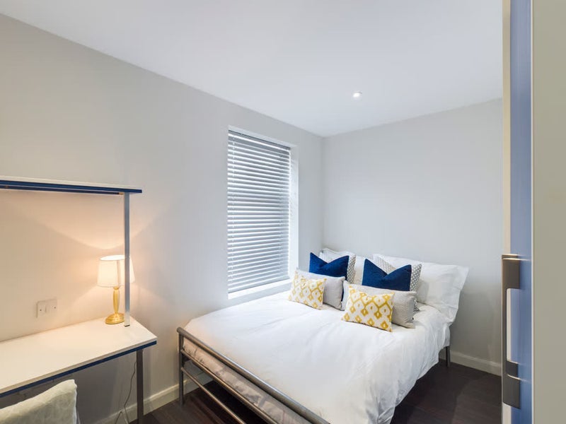 Room Queen Anne Street in Stoke-on-Trent