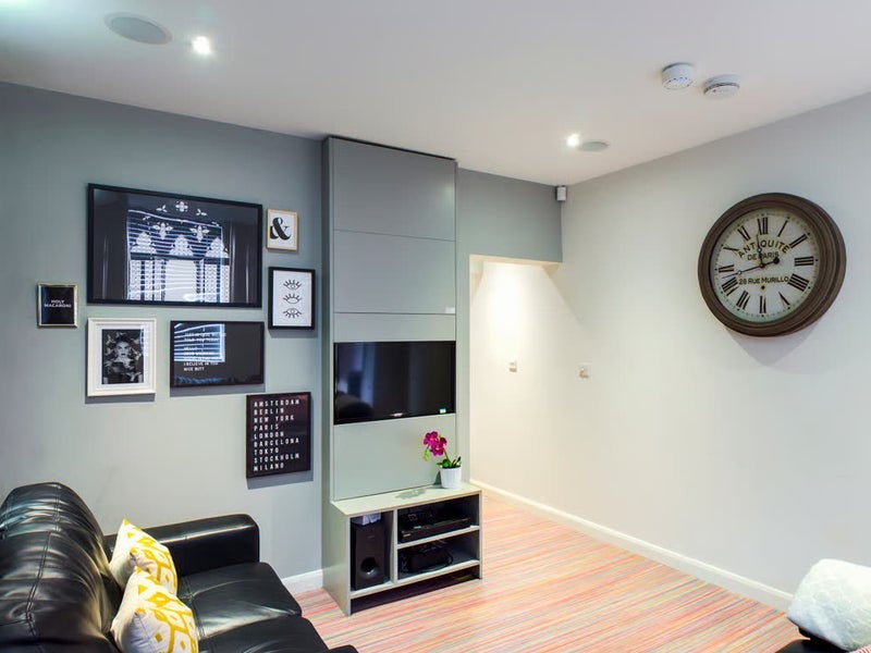 Room Queen Anne Street in Stoke-on-Trent