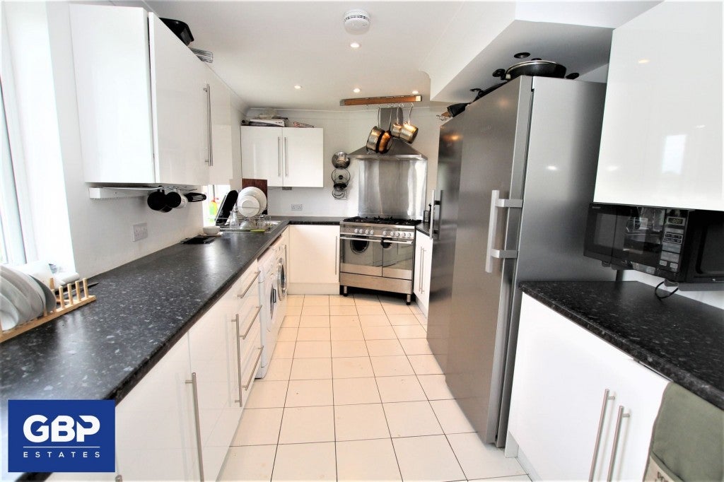 Room Kidman Close in Greater London