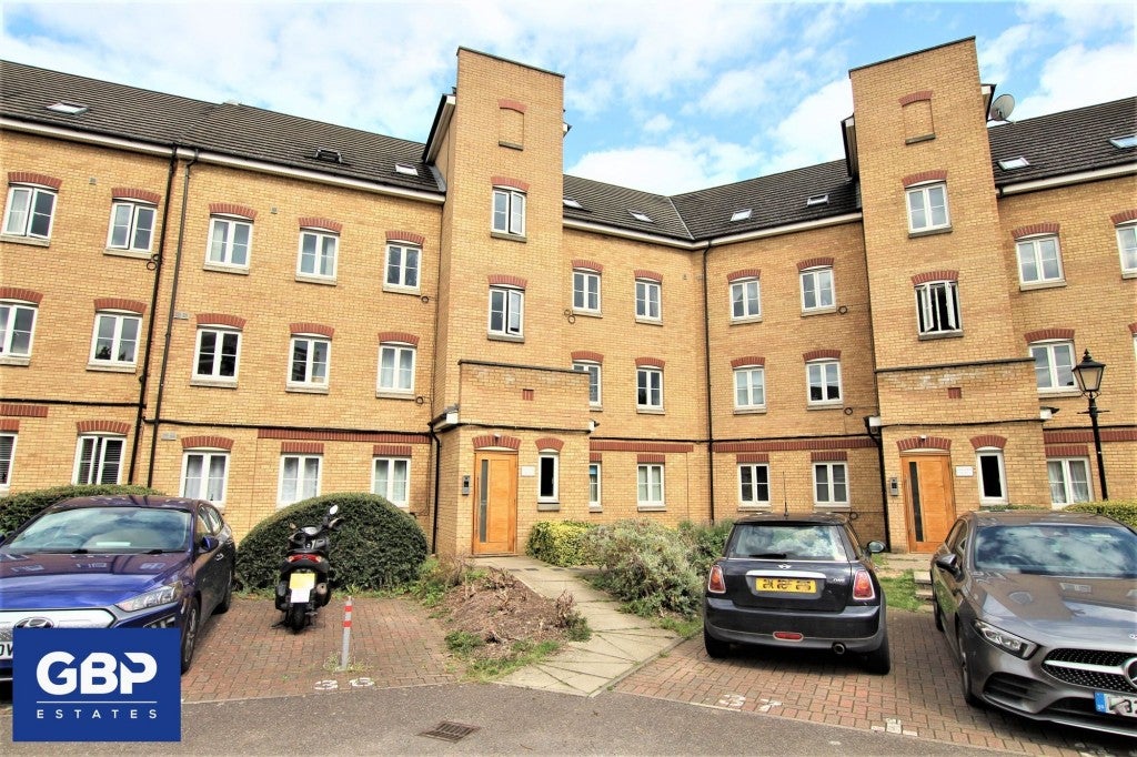 Room Kidman Close in Greater London