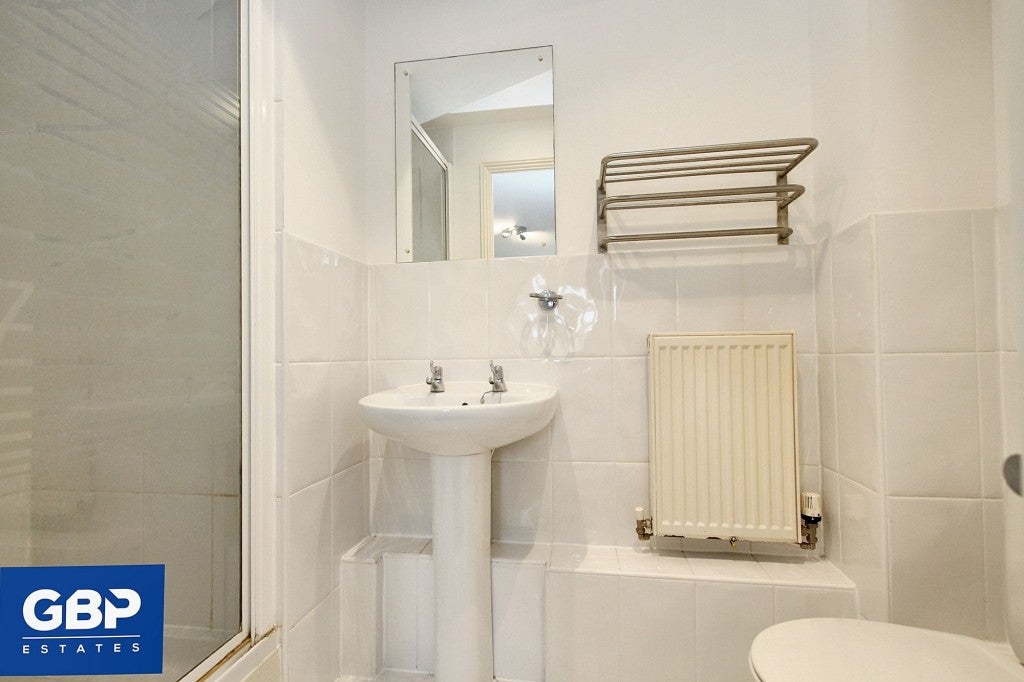 Room Kidman Close in Greater London
