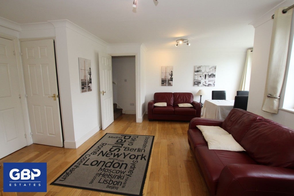 Room Kidman Close in Greater London