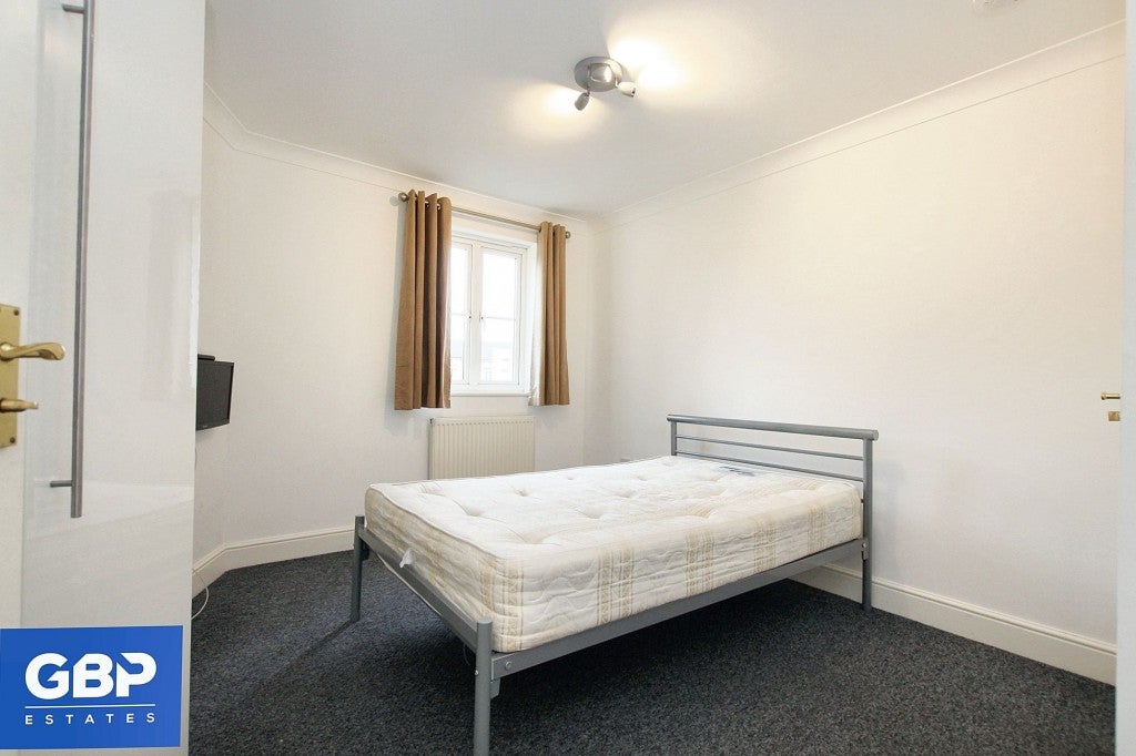 Room Kidman Close in Greater London