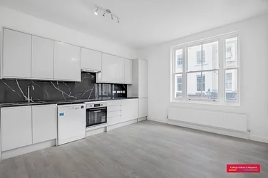 Flat Portobello Road in Greater London