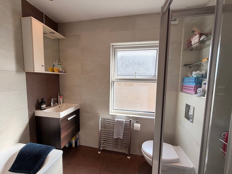 Room Brook Close in Greater London