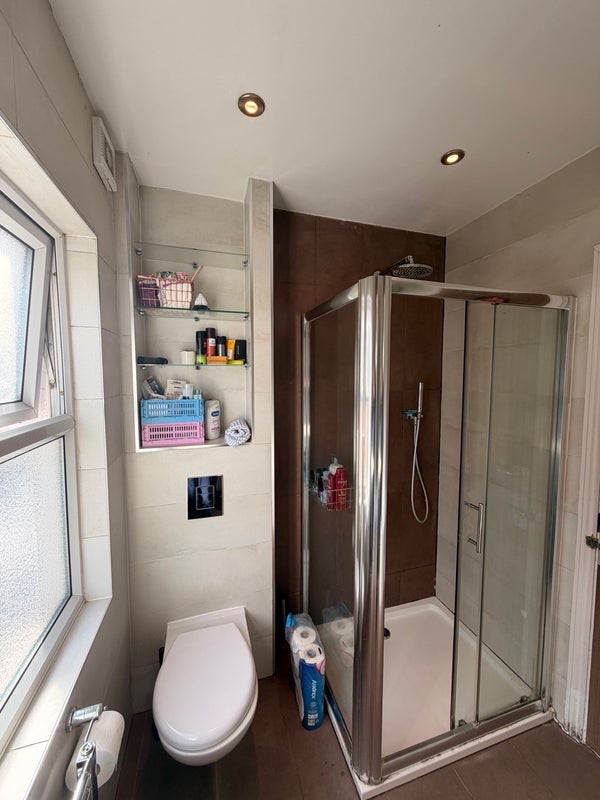 Room Brook Close in Greater London