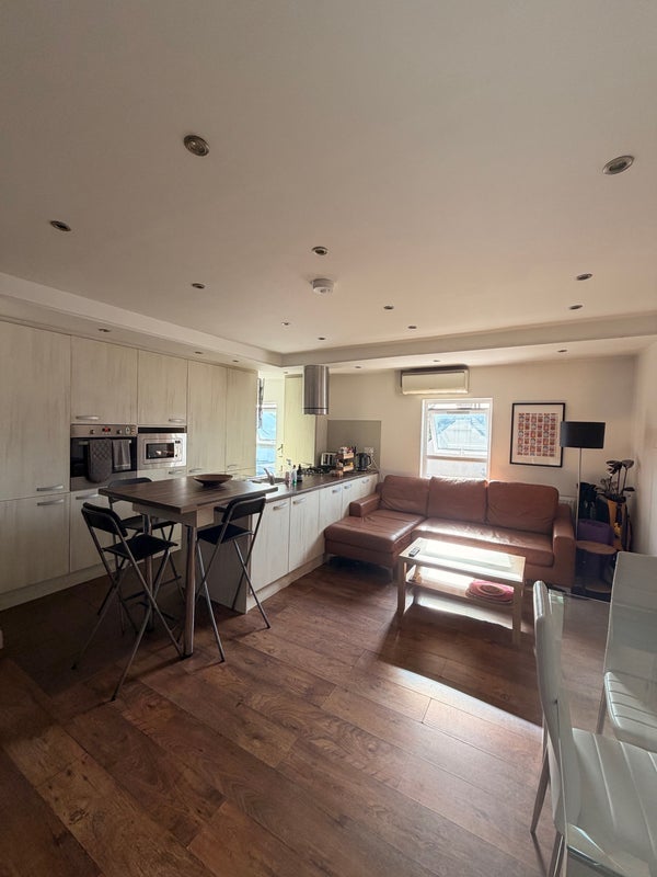 Room Brook Close in Greater London