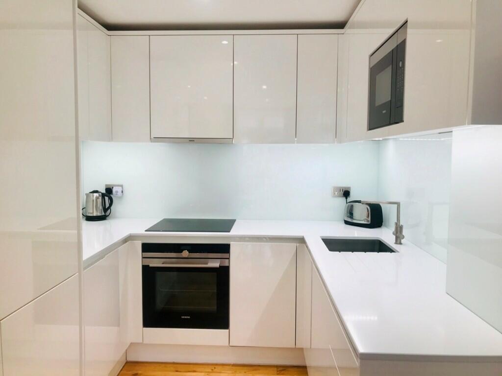 Flat Fitzroy Square in Greater London