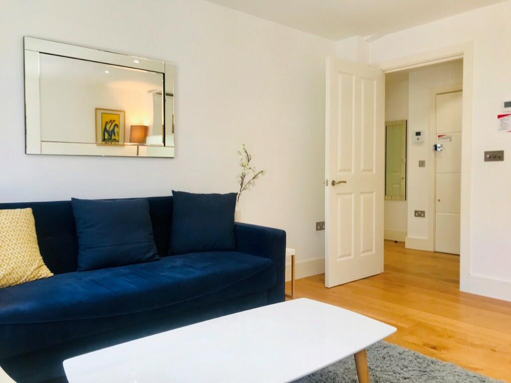 Flat Fitzroy Square in Greater London