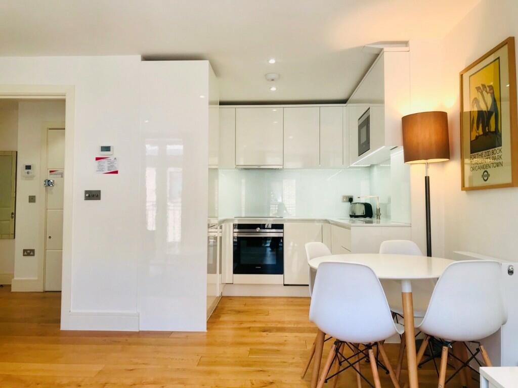 Flat Fitzroy Square in Greater London