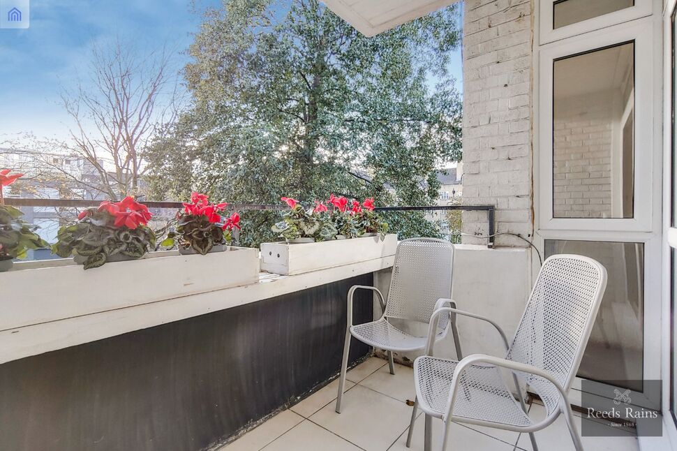 Flat Baylis Road in Greater London