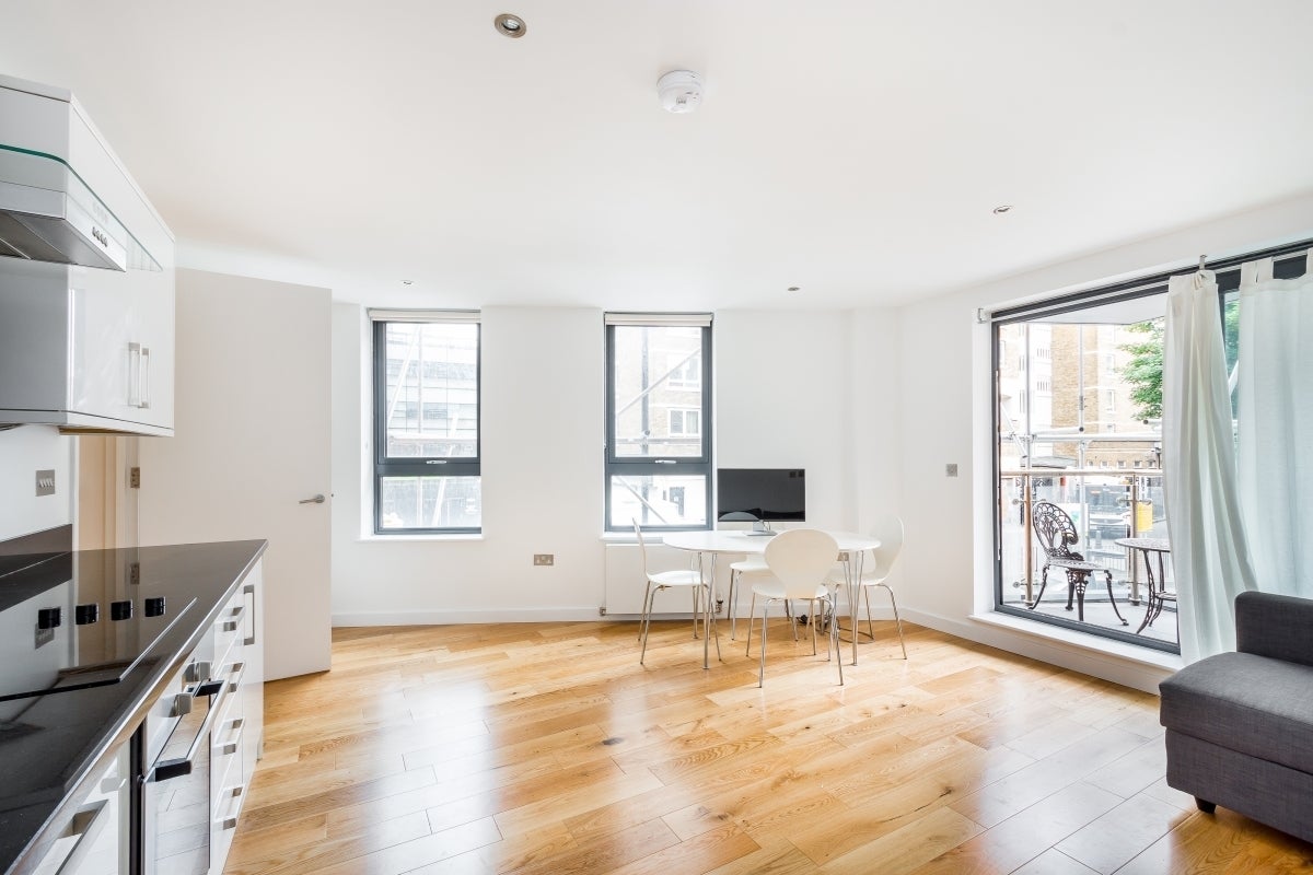 Flat Baldwin Street in Greater London