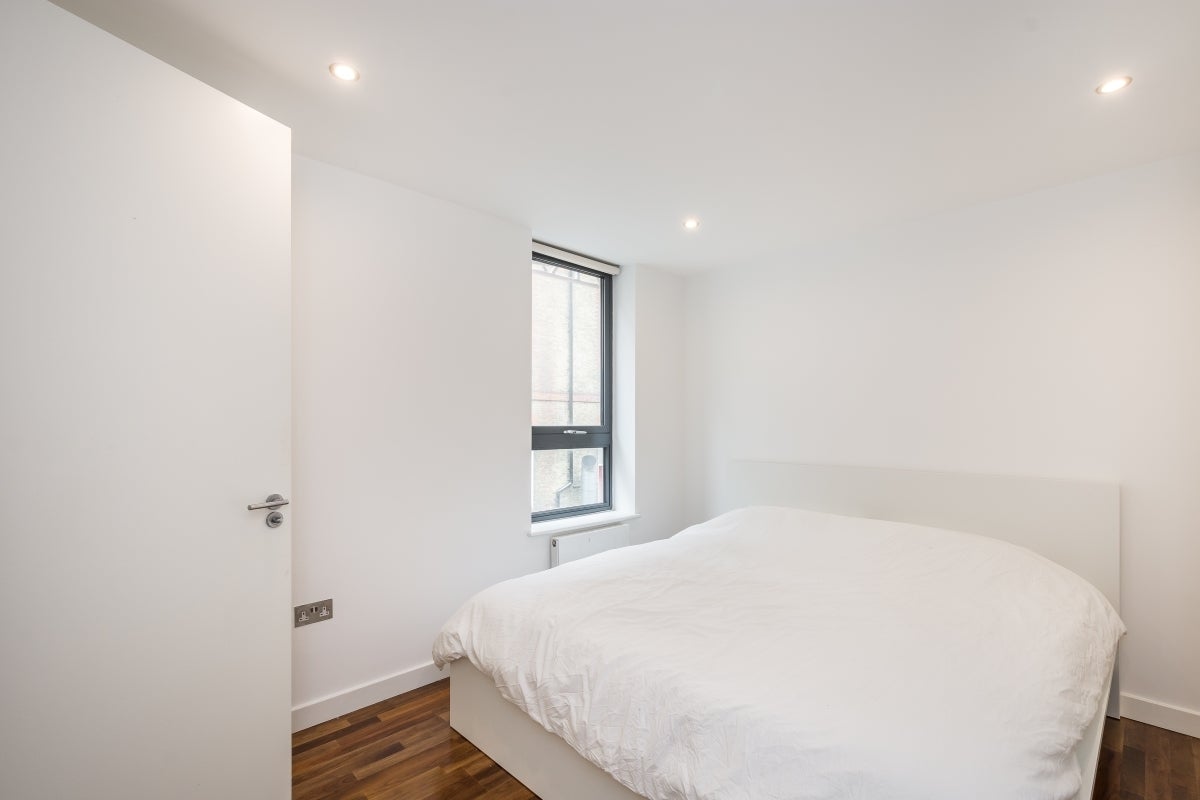 Flat Baldwin Street in Greater London