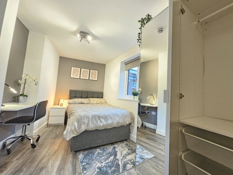 Room Brailsford Road in Manchester