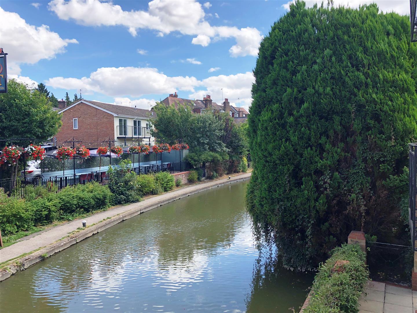 Flat Ravens Lane in Dacorum