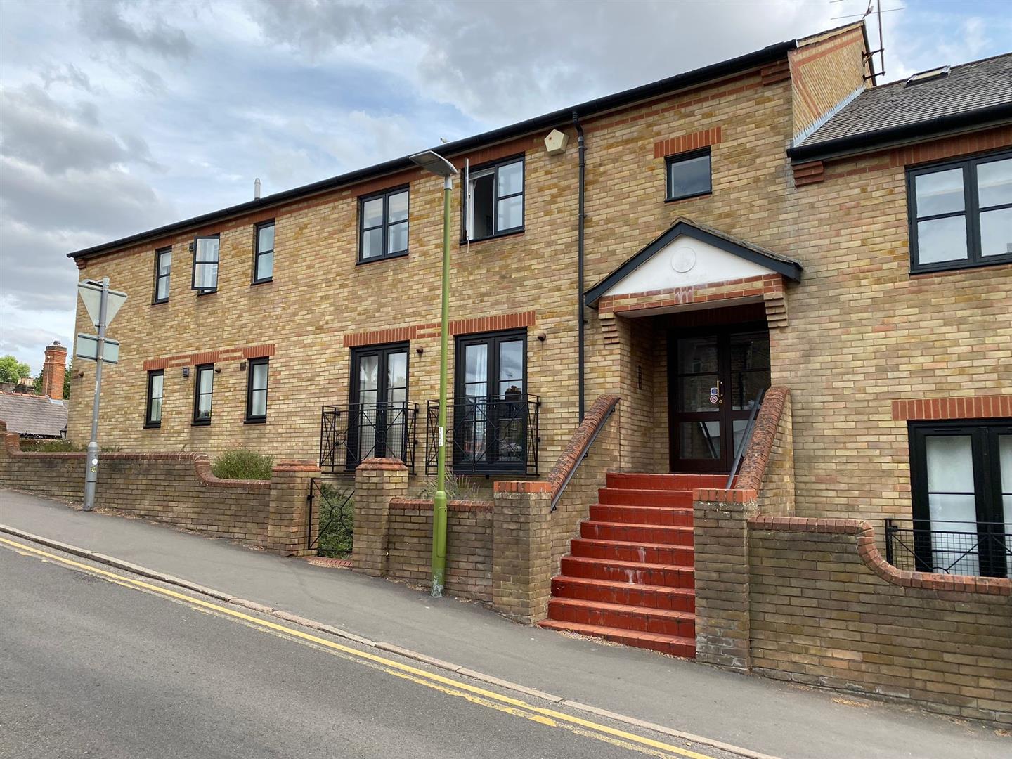 Flat Ravens Lane in Dacorum