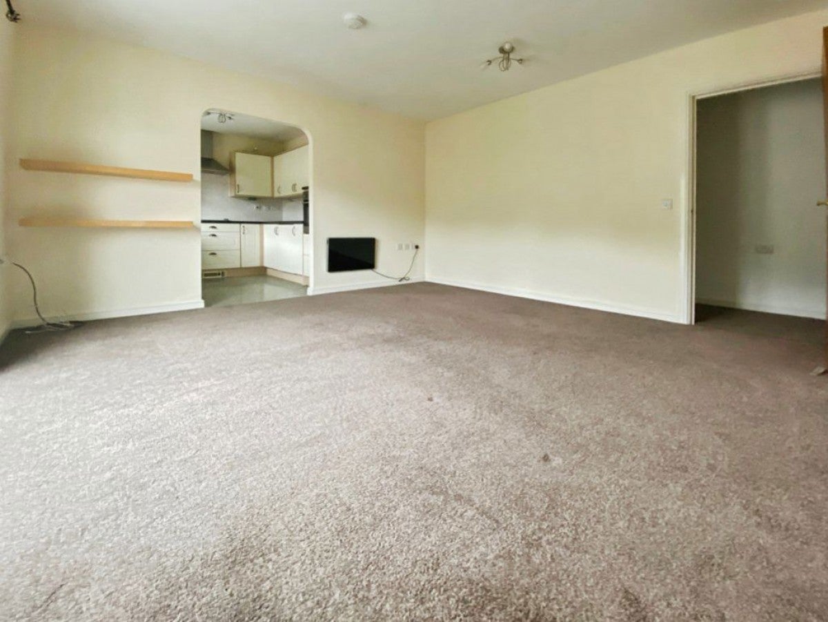 Flat Dewi Pritchard Field in Bridgend