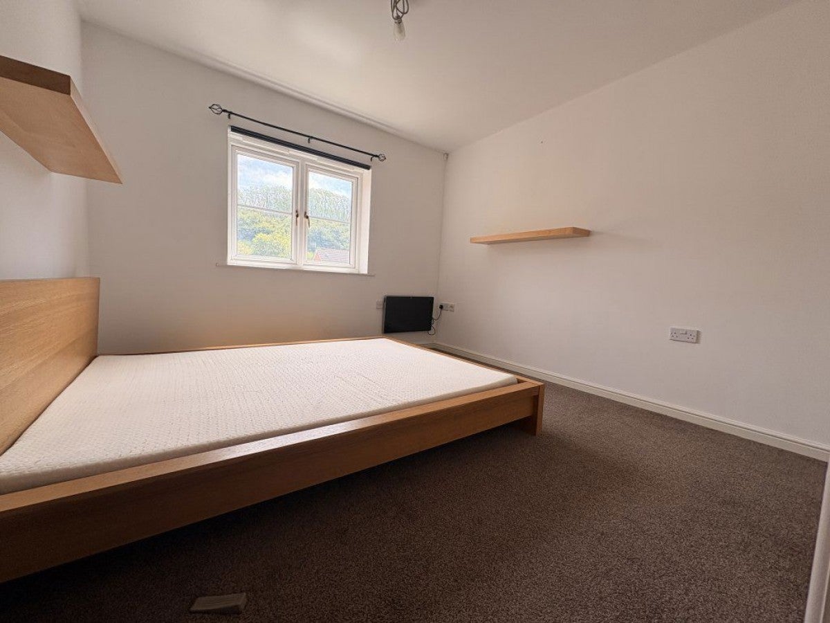 Flat Dewi Pritchard Field in Bridgend