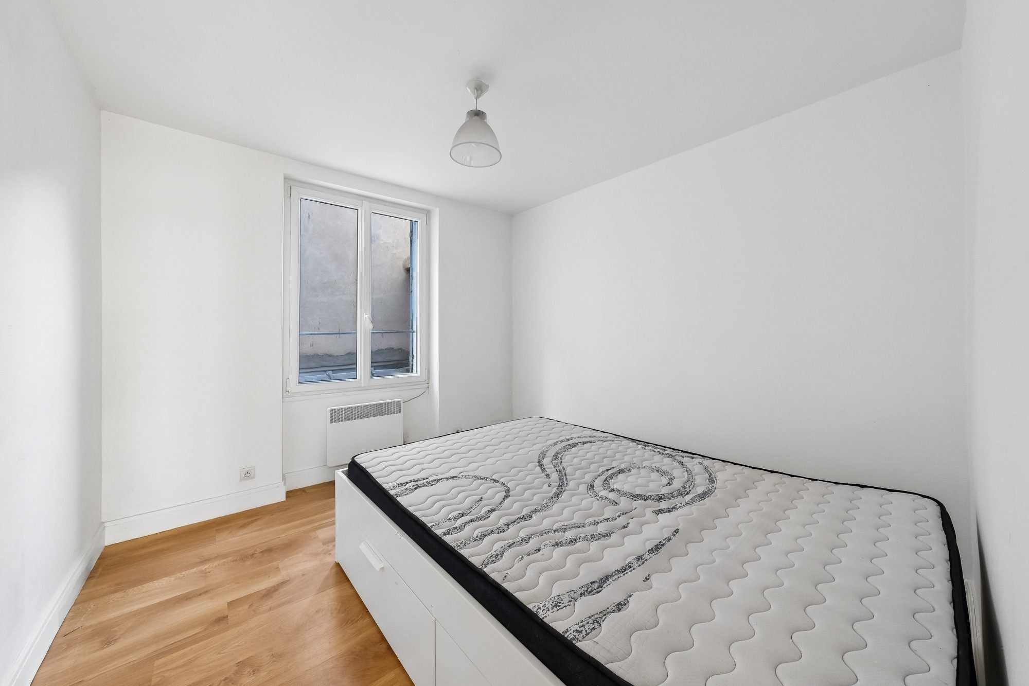 Flat Rue Riquet in Paris