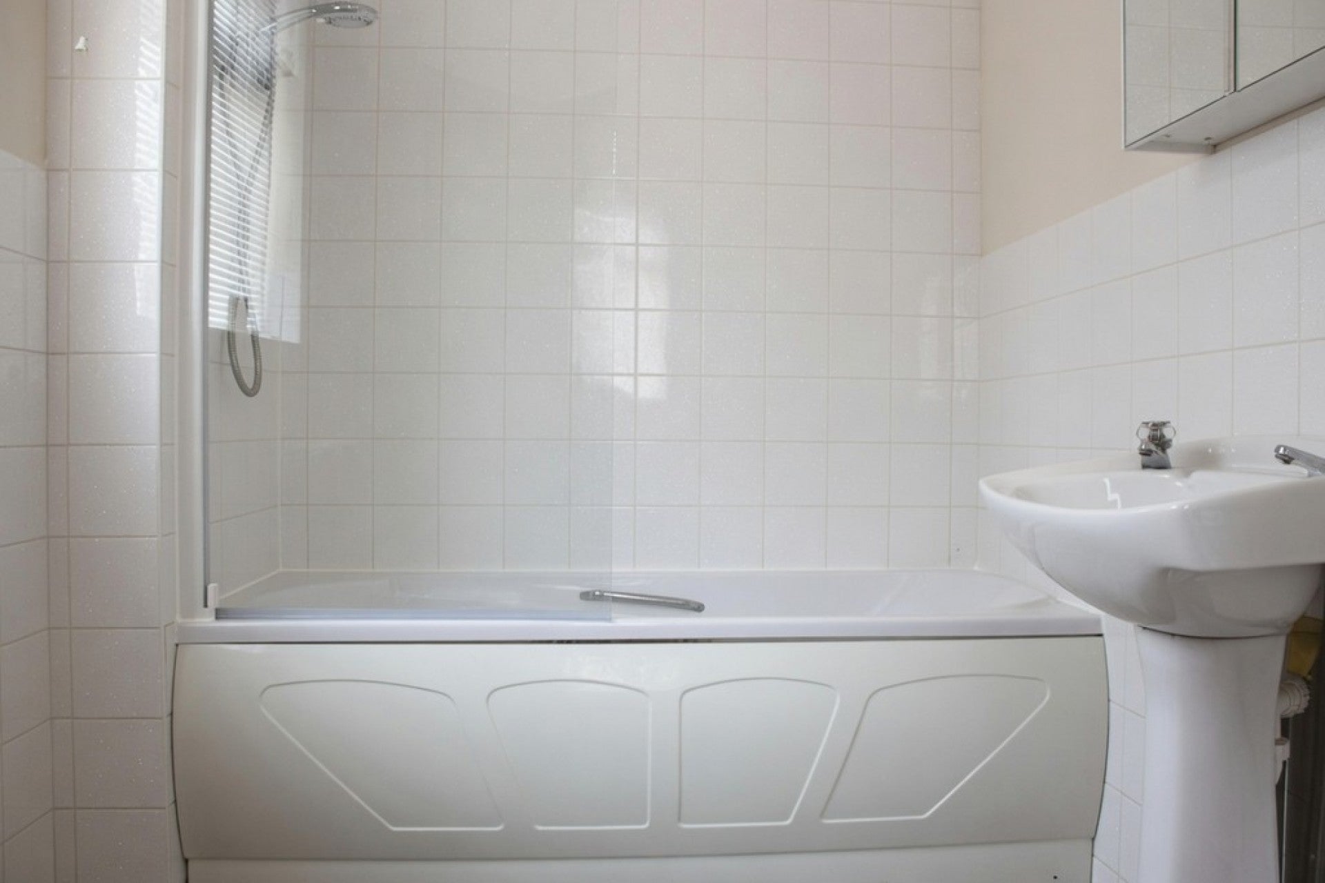 Room Beechtree Avenue in Borough of Runnymede