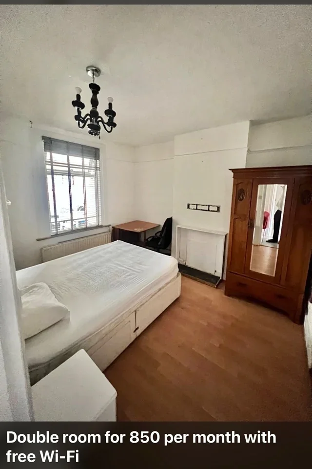 Room Myrtledene Road in Greater London
