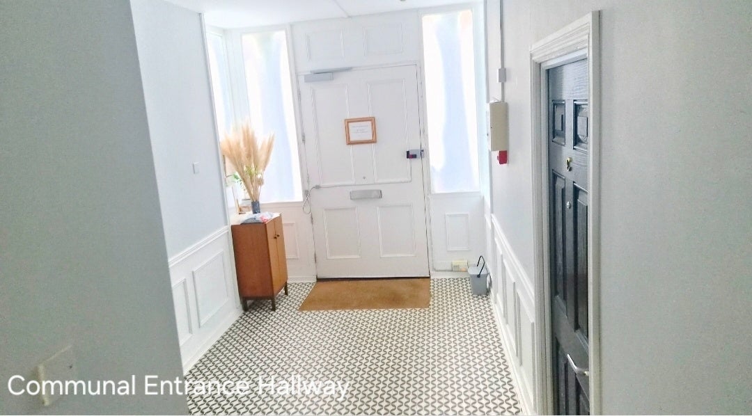 Room Ravensbourne Park Crescent in Greater London