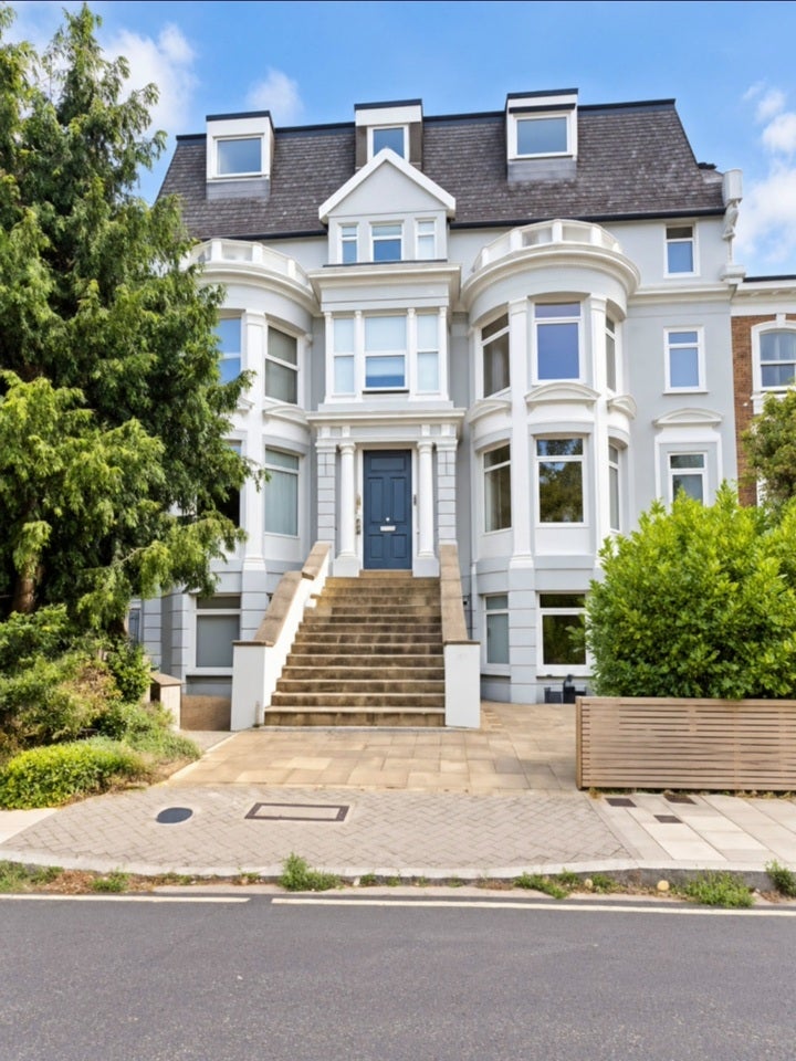 Room Ravensbourne Park Crescent in Greater London