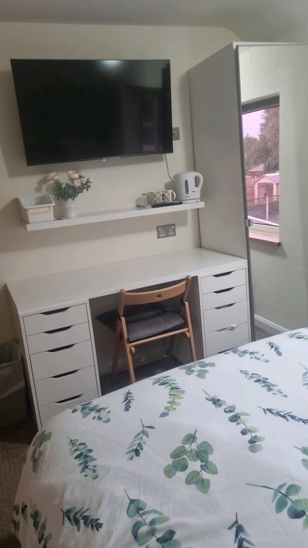 Room Bramble Close in Nottingham