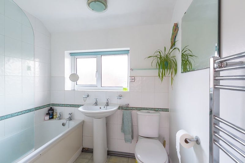 Room Bramble Close in Nottingham