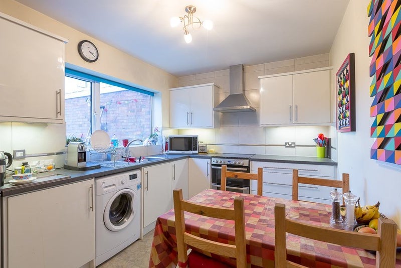 Room Bramble Close in Nottingham