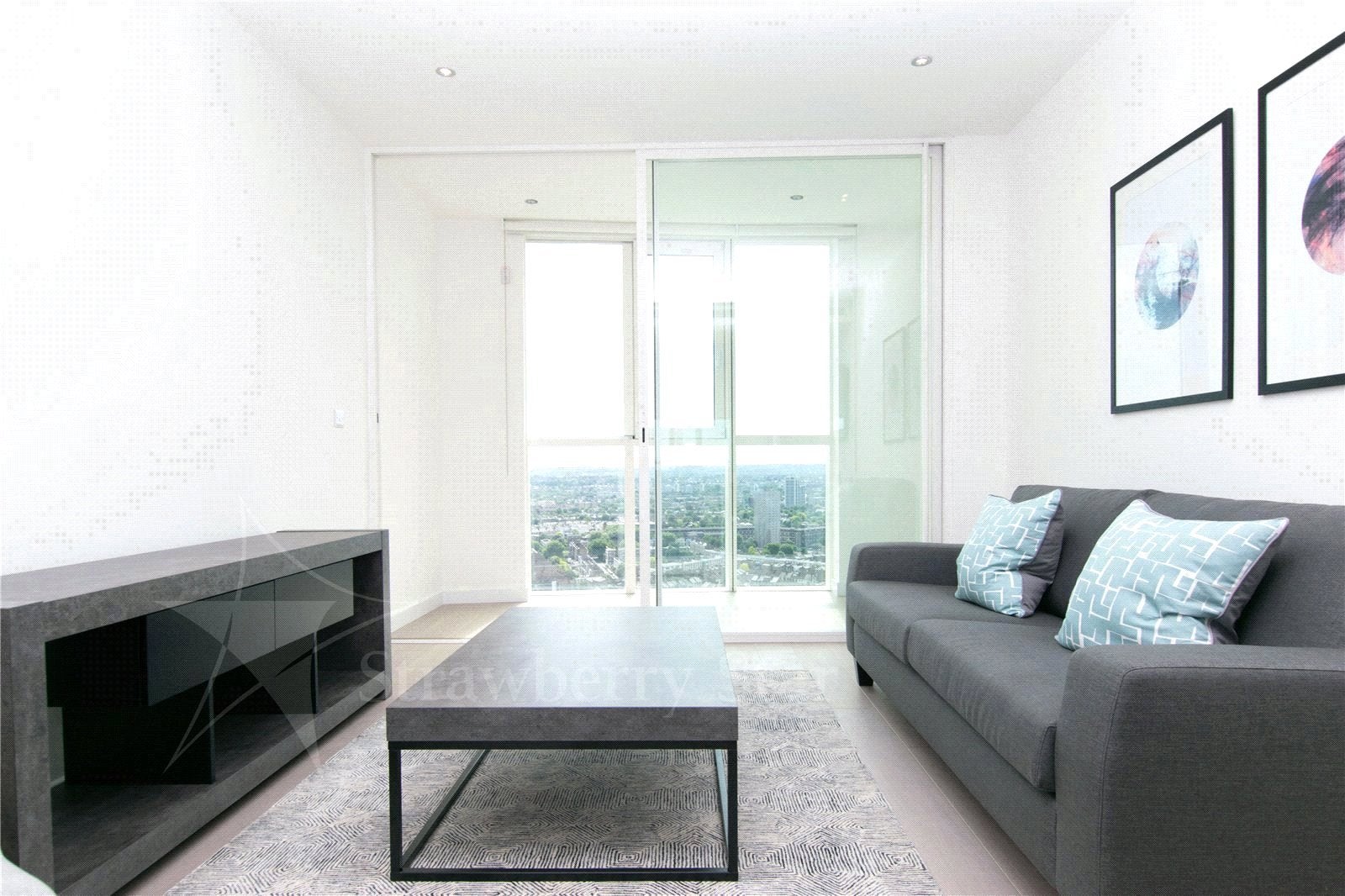 Flat Miles Street in Greater London