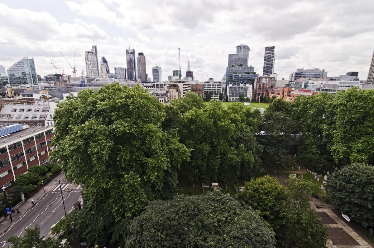 Flat City Road in Greater London