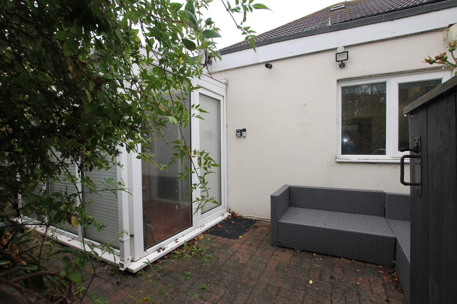 Flat Sandown Road in Sandown