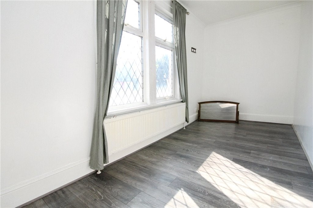 Room Quadrant Road in Greater London
