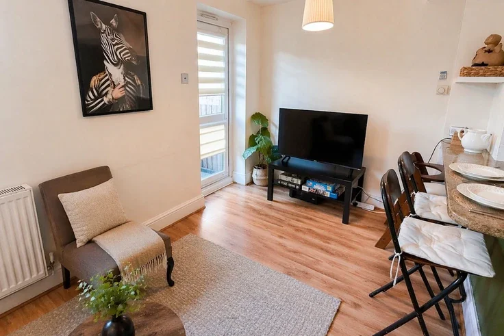 Flat Warwick Road in Greater London